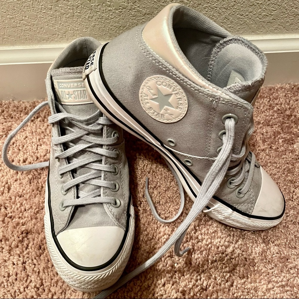 Converse All Star, high tops, like new with iridescent detail